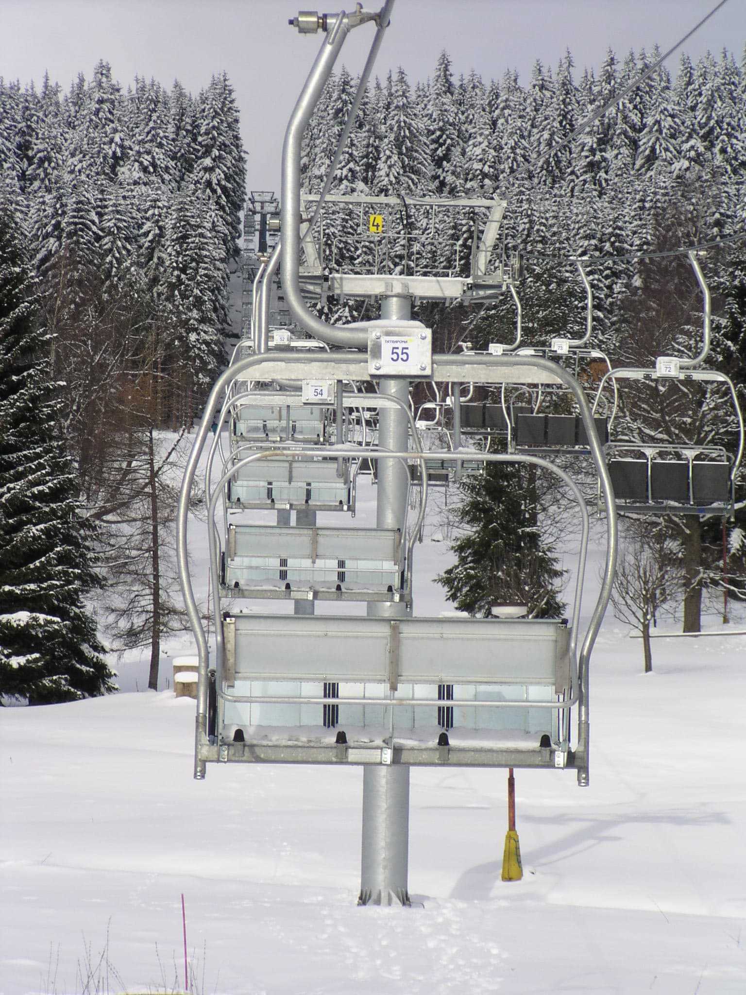 fotka zo stavby lanovej dráhy v Špindlerůvom Mlyne