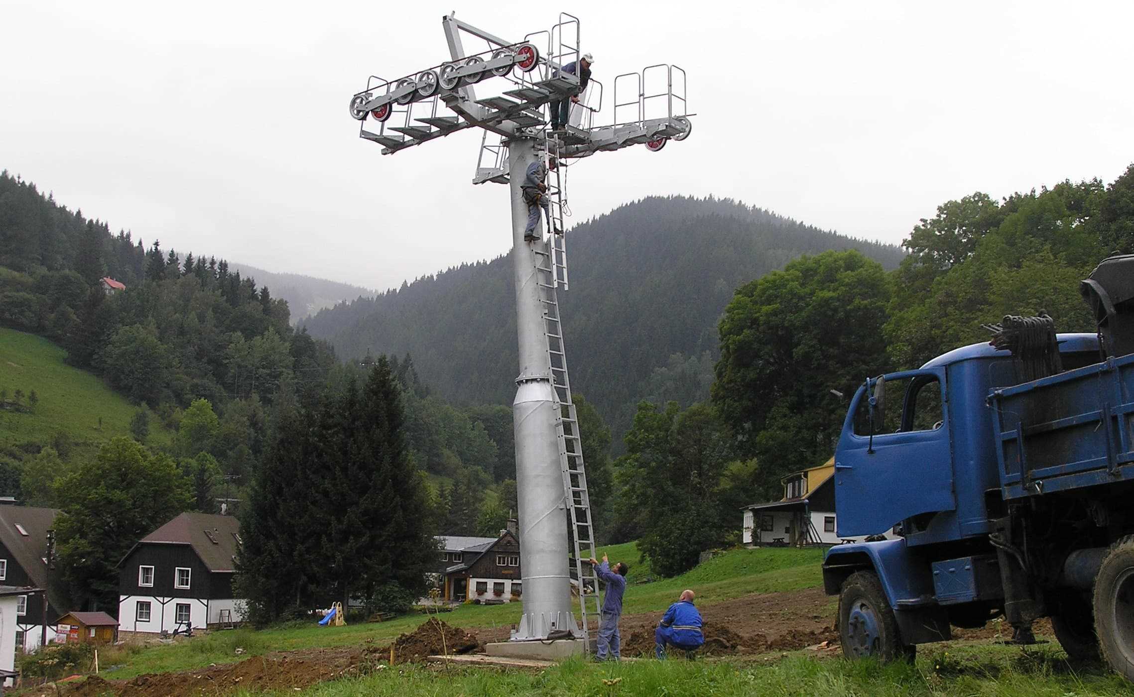 fotka zo stavby lanovej dráhy vo Veľkej Upe